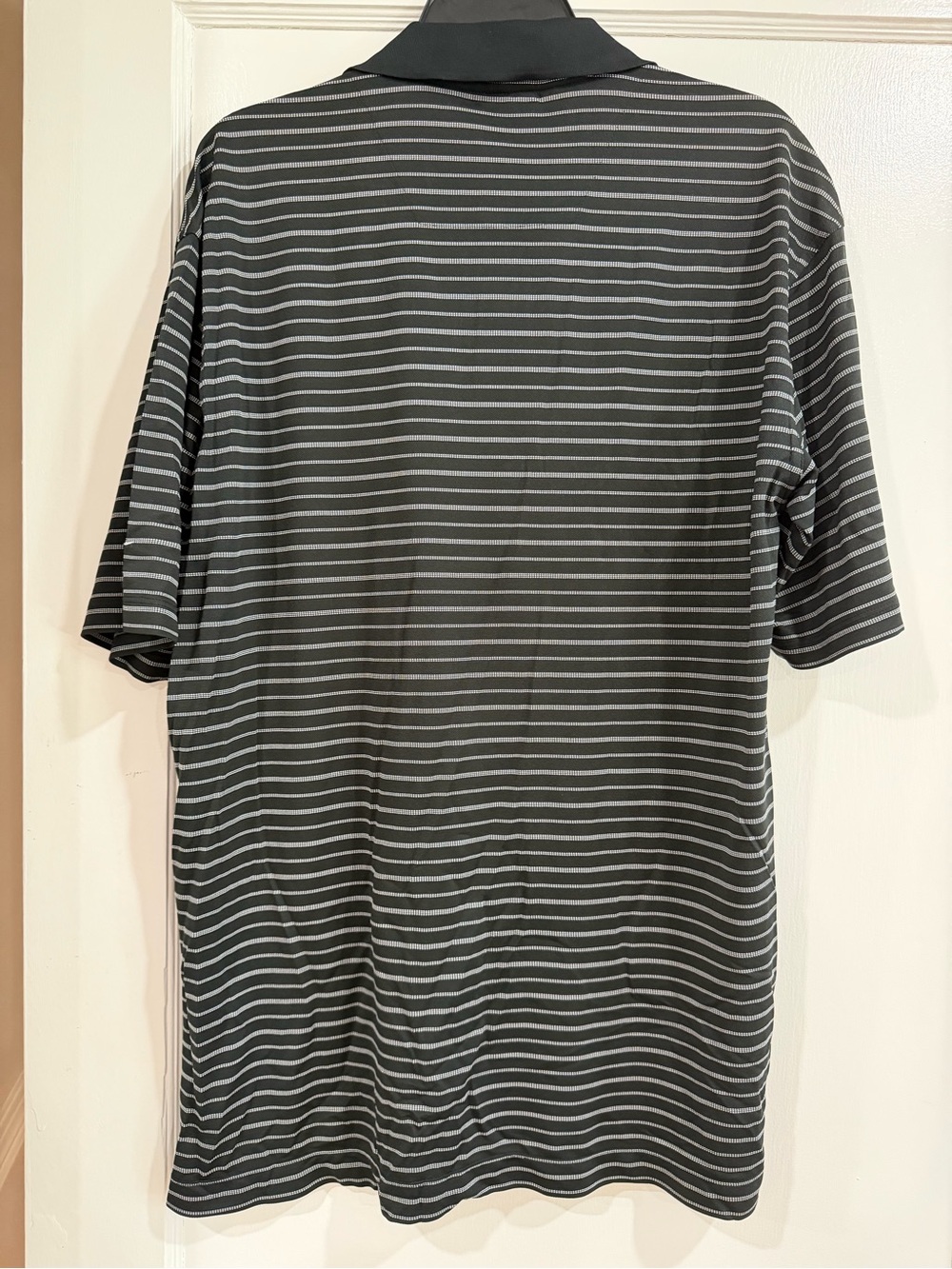 Nike Men’s Black and Gray Thin-Stripe Golf Polo - Picture 6 of 6